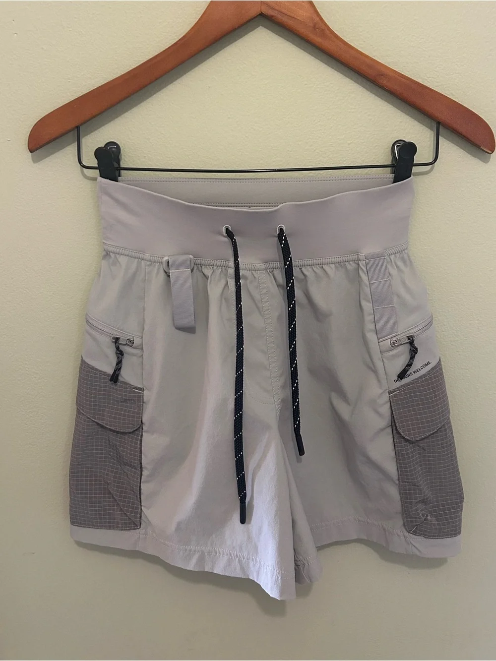 Lululemon Multi-Pocket Cargo Shorts Size 2